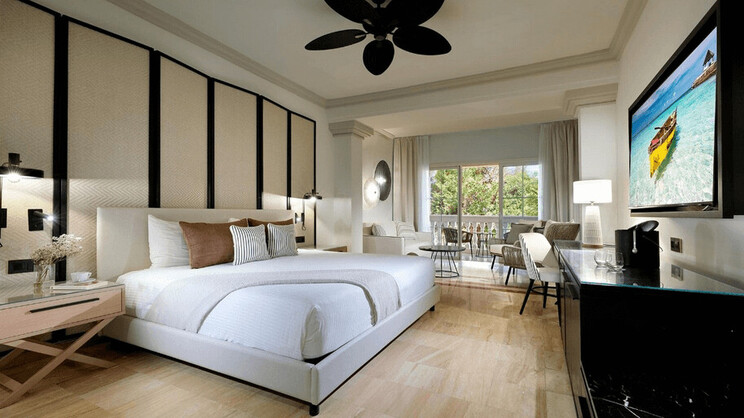 Junior Suite Poolside Ocean View 